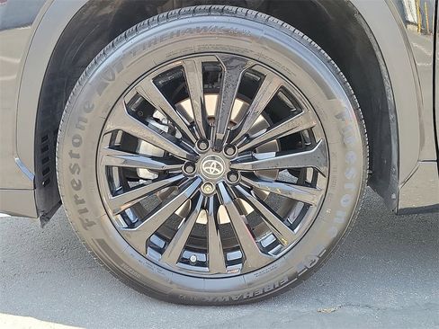 Used 2023 Toyota Highlander XSE image 28