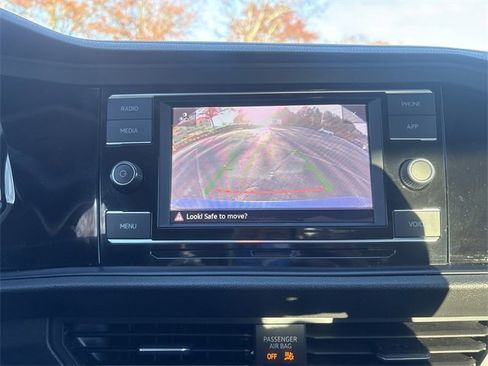 Used 2024 Volkswagen Jetta SE image 27