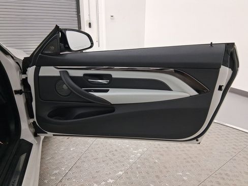 Used 2020 BMW M4 Convertible w/ Executive Package image 29