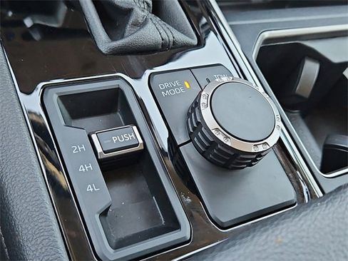 Used 2024 Toyota Tundra Limited image 26