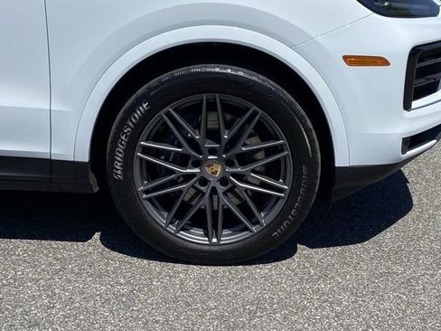 Used 2024 Porsche Cayenne AWD/4WD image 9