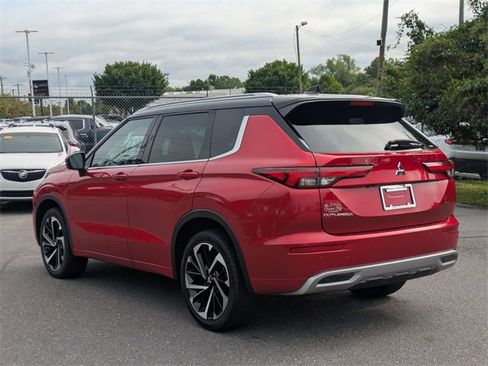 Used 2023 Mitsubishi Outlander SE image 5