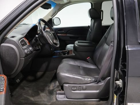 Used 2013 Chevrolet Avalanche LTZ AWD/4WD image 12