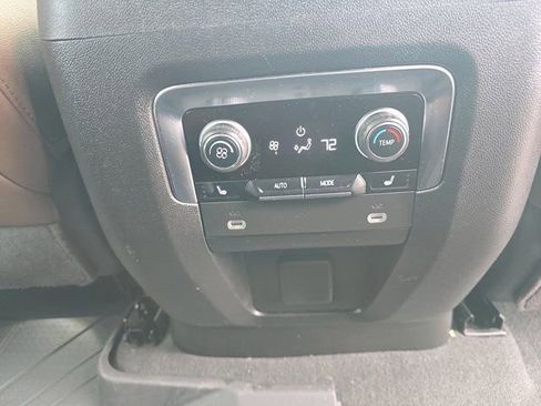 Used 2024 Chevrolet Suburban High Country AWD/4WD image 23