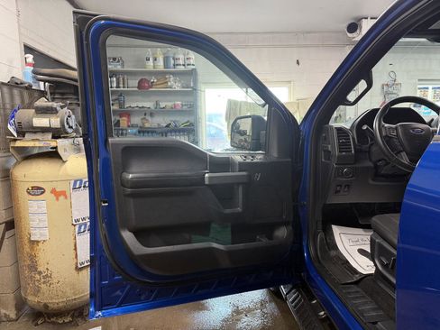 Used 2018 Ford F150 XLT w/ Equipment Group 302A Luxury image 10