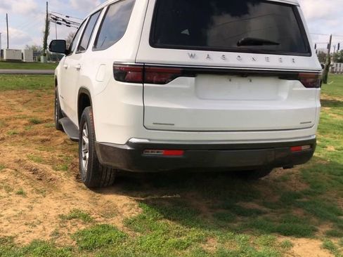 Used 2022 Jeep Wagoneer Series I AWD/4WD image 6