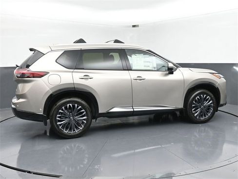 New 2025 Nissan Rogue Platinum w/ Platinum Premium Package image 3