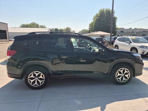 Used 2021 Subaru Forester Premium AWD/4WD image 5