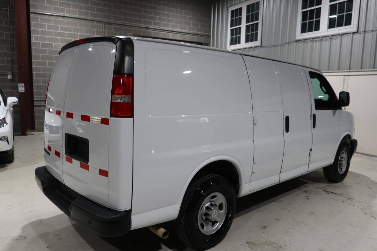 Used 2021 Chevrolet Express 2500 RWD image 5
