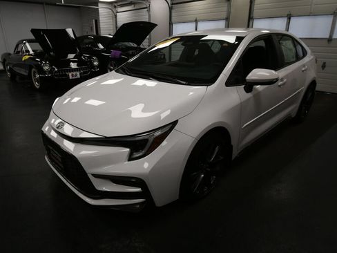 Used 2024 Toyota Corolla SE FWD image 11