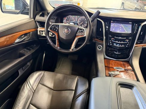 Used 2015 Cadillac Escalade Premium AWD/4WD image 11