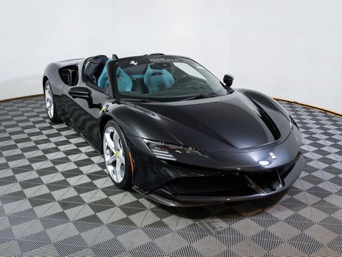 Used 2025 Ferrari SF90 Spider image 15