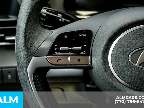 Used 2025 Hyundai Elantra SE image 30