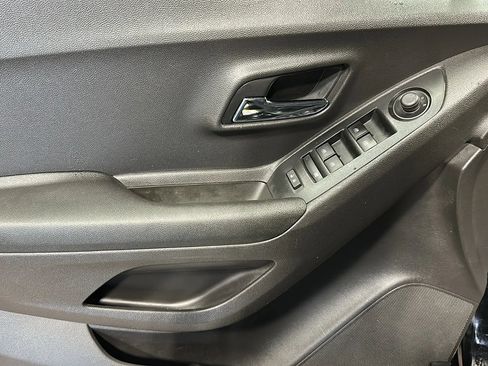 Used 2020 Chevrolet Trax LS AWD/4WD image 10