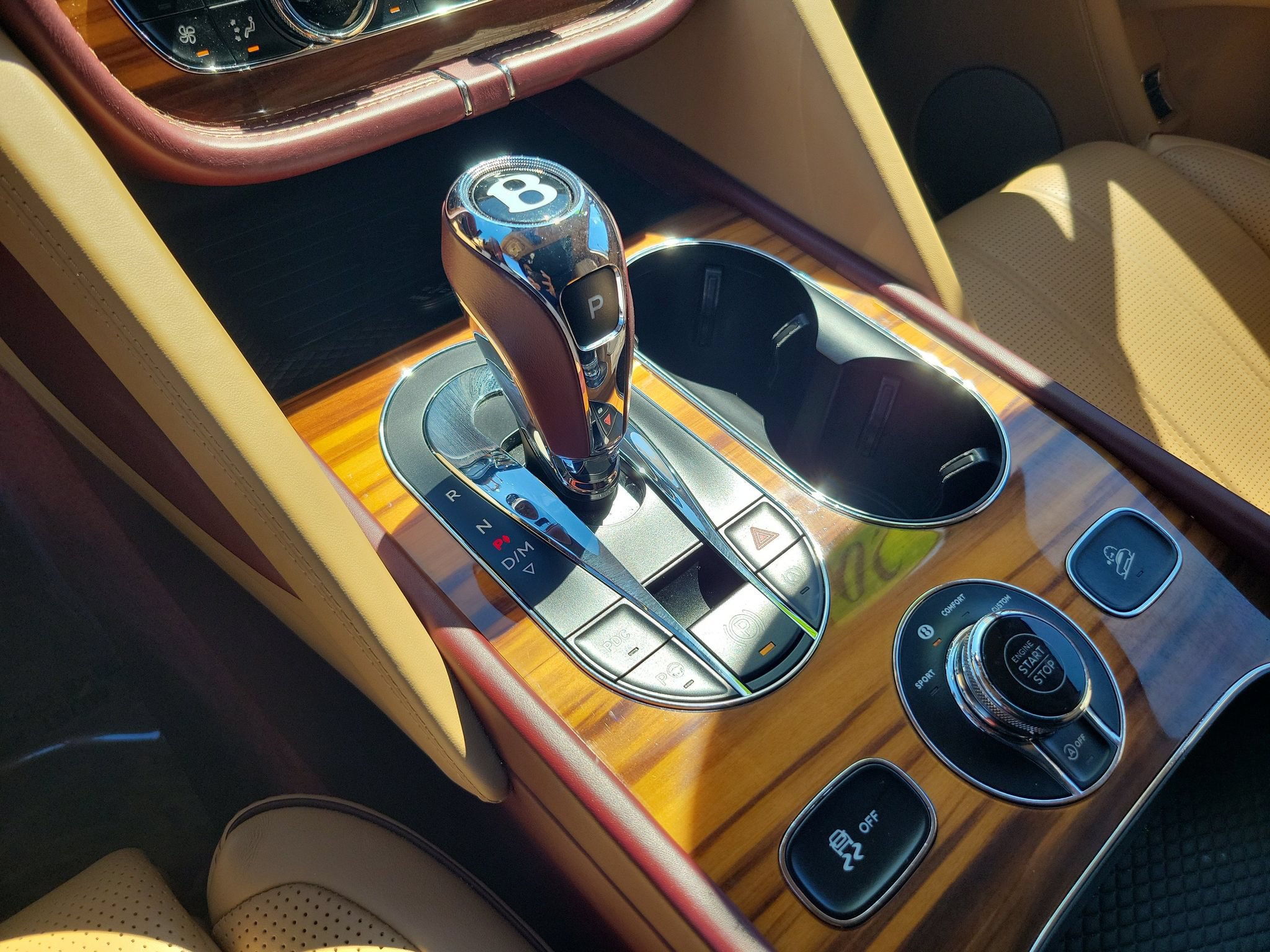 Used 2022 Bentley Bentayga AWD/4WD image 33