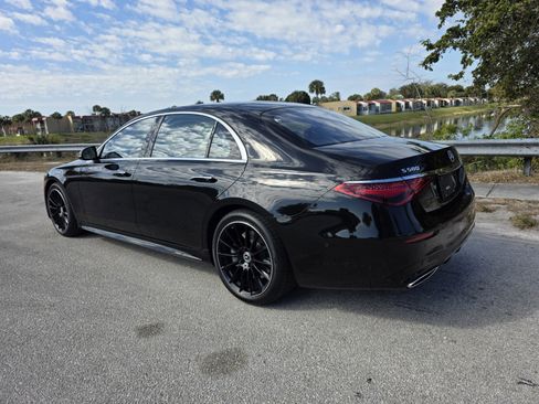 Used 2022 Mercedes-Benz S 580 4MATIC Sedan image 2