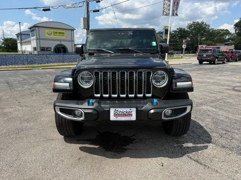 Used 2022 Jeep Wrangler Unlimited Sahara w/ Cold Weather Group AWD/4WD image 9