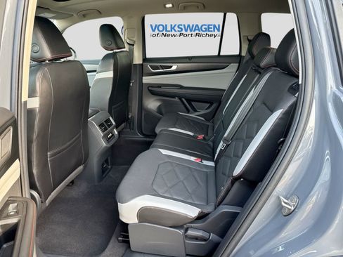 Used 2024 Volkswagen Atlas Peak Edition SEL AWD/4WD image 26