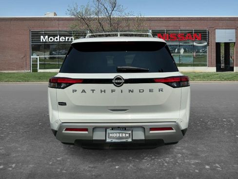 Certified 2025 Nissan Pathfinder SL FWD image 3