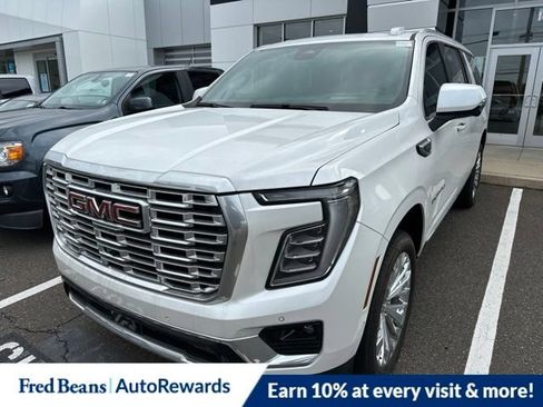 Used 2025 GMC Yukon XL Denali w/ Sun & Power Step Package AWD/4WD image 3
