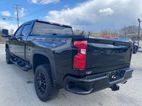 Used 2022 Chevrolet Silverado 2500 LT w/ Midnight Edition image 4