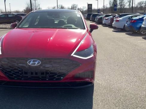 Used 2021 Hyundai Sonata Limited w/ Preferred Accessory Package image 4