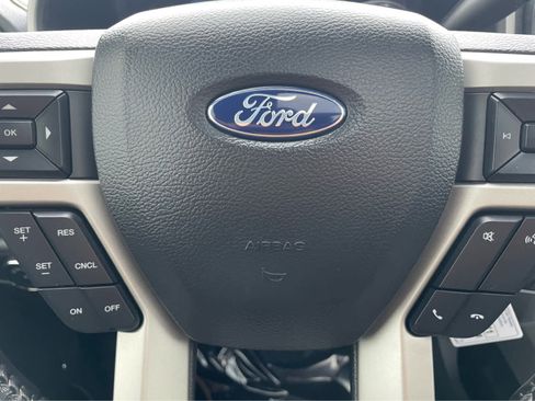 Used 2022 Ford F250 Lariat w/ Black Appearance Package image 18