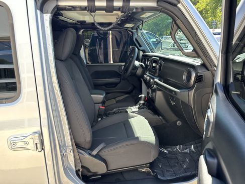 Certified 2023 Jeep Wrangler Unlimited AWD/4WD image 9