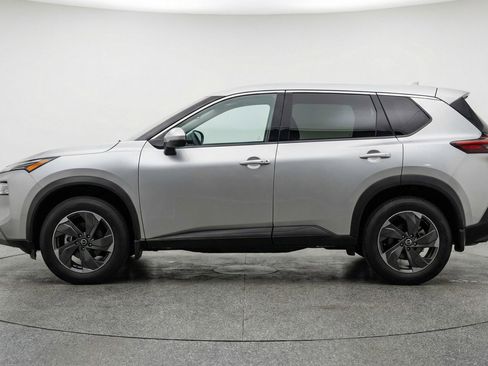 Used 2025 Nissan Rogue SV image 5