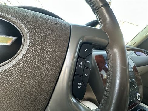 Used 2012 Chevrolet Suburban LT AWD/4WD image 27