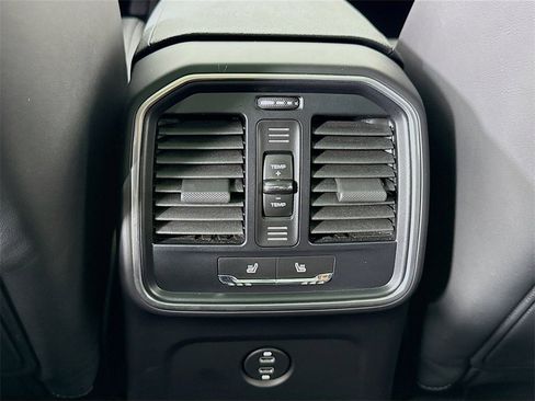 Used 2024 Porsche Macan image 27