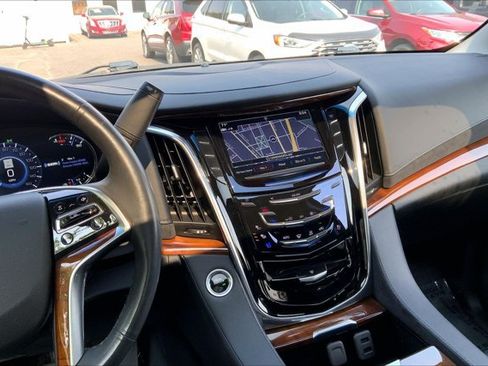 Used 2017 Cadillac Escalade ESV Luxury AWD/4WD image 5
