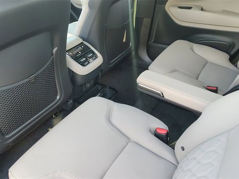New 2026 Volvo XC90 B6 Plus image 28