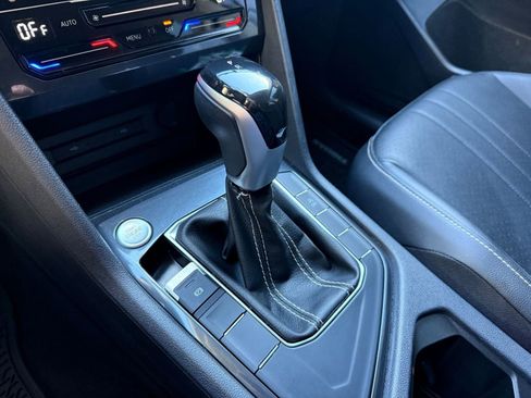 Used 2023 Volkswagen Tiguan SE image 16