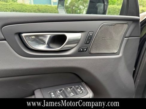 Used 2024 Volvo XC60 T8 Ultimate AWD/4WD image 12