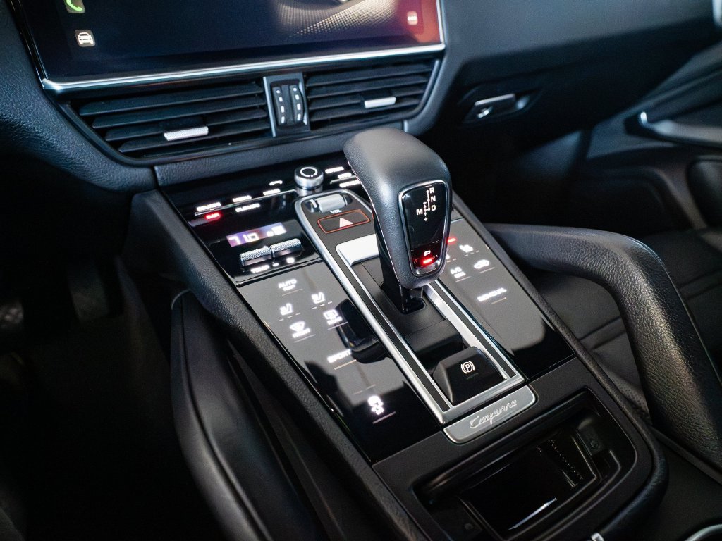 Certified 2023 Porsche Cayenne Platinum Edition AWD/4WD image 19