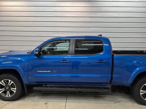 Used 2018 Toyota Tacoma TRD Sport image 9