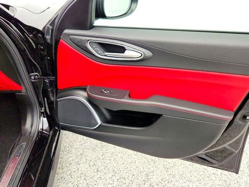 Used 2019 Alfa Romeo Giulia w/ Quick Order Package 22K Sport image 26