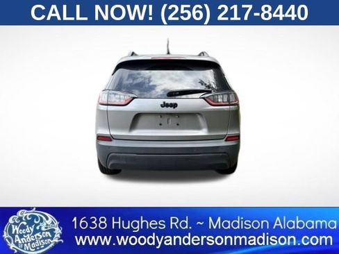 Used 2019 Jeep Cherokee Latitude Plus FWD image 4