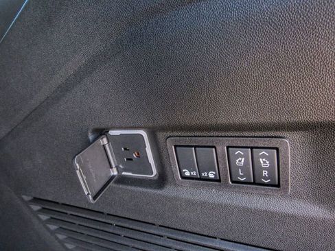 New 2026 GMC Yukon XL Elevation image 12