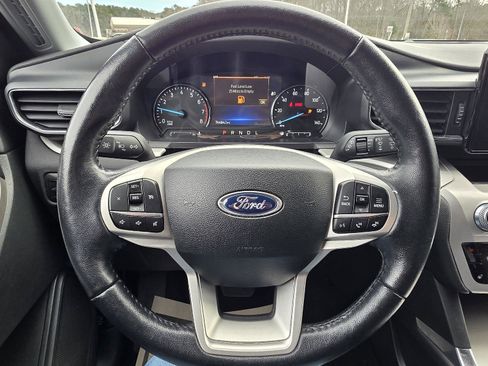 Used 2023 Ford Explorer XLT w/ Equipment Group 202A image 9