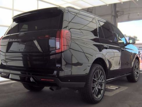 Used 2025 Ford Expedition Platinum w/ Stealth Performance Package AWD/4WD image 3