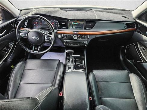 Used 2017 Kia Cadenza Premium w/ Luxury Package image 16