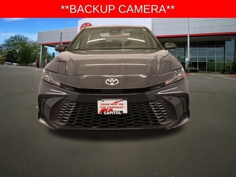 Used 2025 Toyota Camry SE image 8