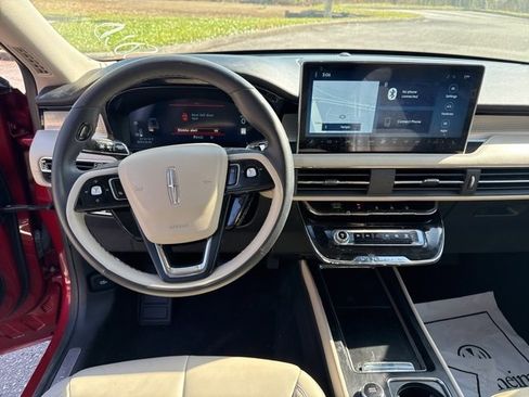Used 2025 Lincoln Corsair FWD image 11