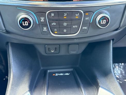 Used 2023 Chevrolet Traverse LT FWD image 28