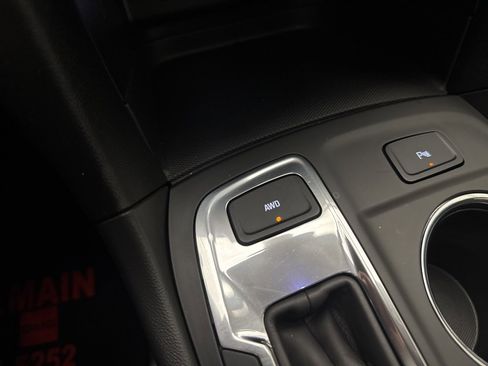 Used 2023 Chevrolet Equinox LT image 42