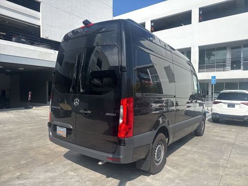 Used 2024 Mercedes-Benz Sprinter 2500 image 5