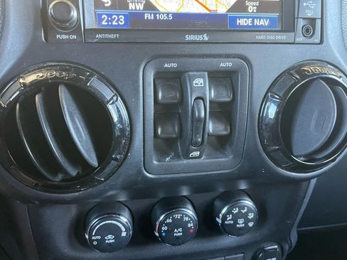 Used 2012 Jeep Wrangler Unlimited Sahara image 23