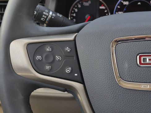 Used 2023 GMC Acadia Denali w/ Denali Ultimate Package AWD/4WD image 30